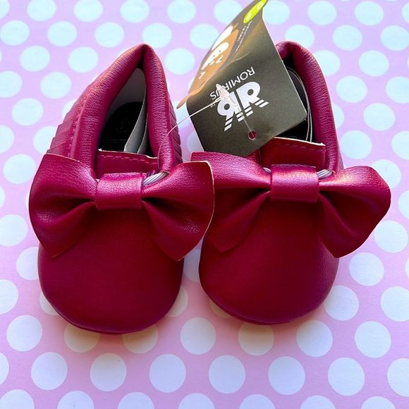Romirus Baby Magenta Fringe Moccasin Bow Baby Shoe - Picture 1 of 2